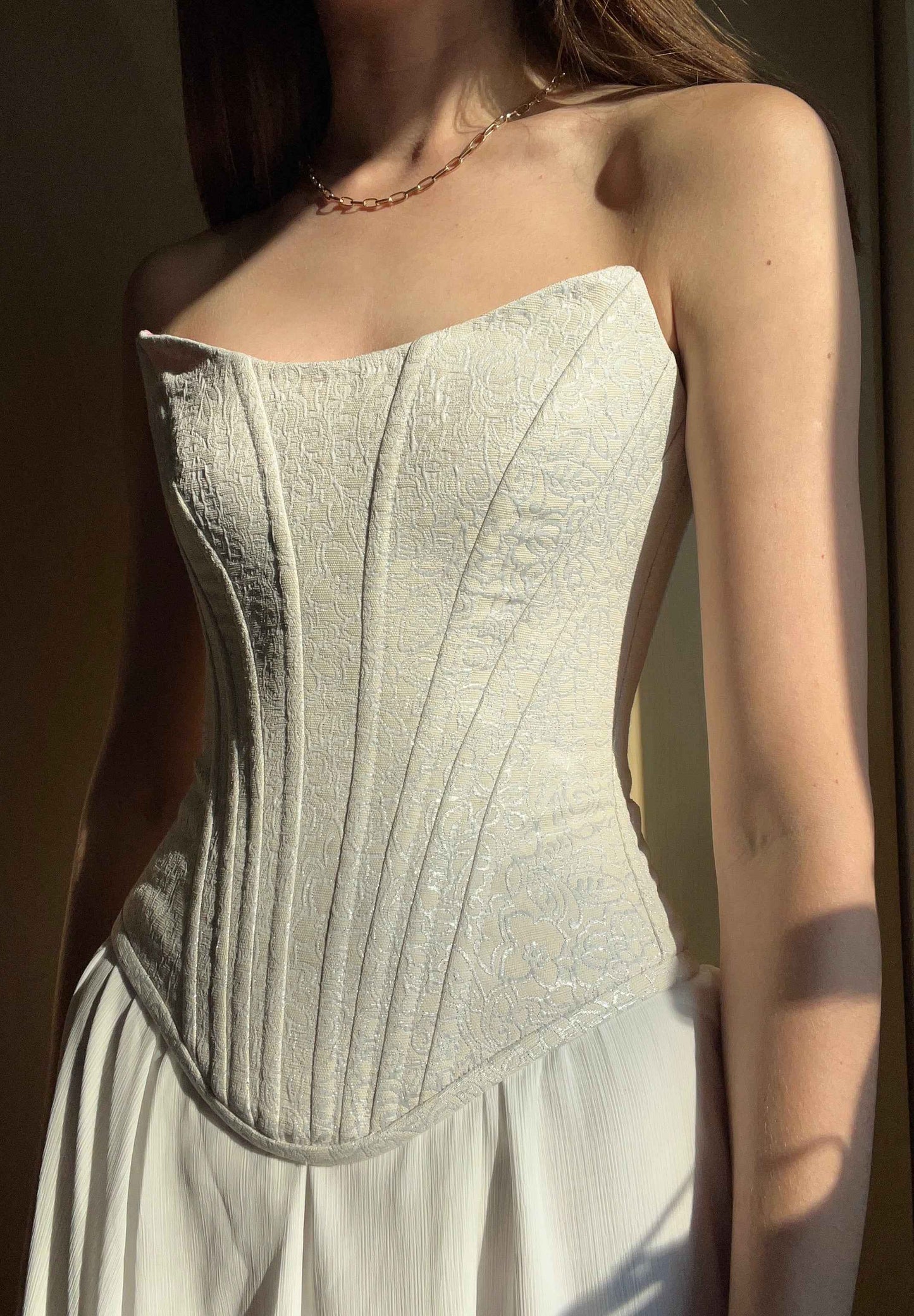 White strapless  brocade corset 🦢