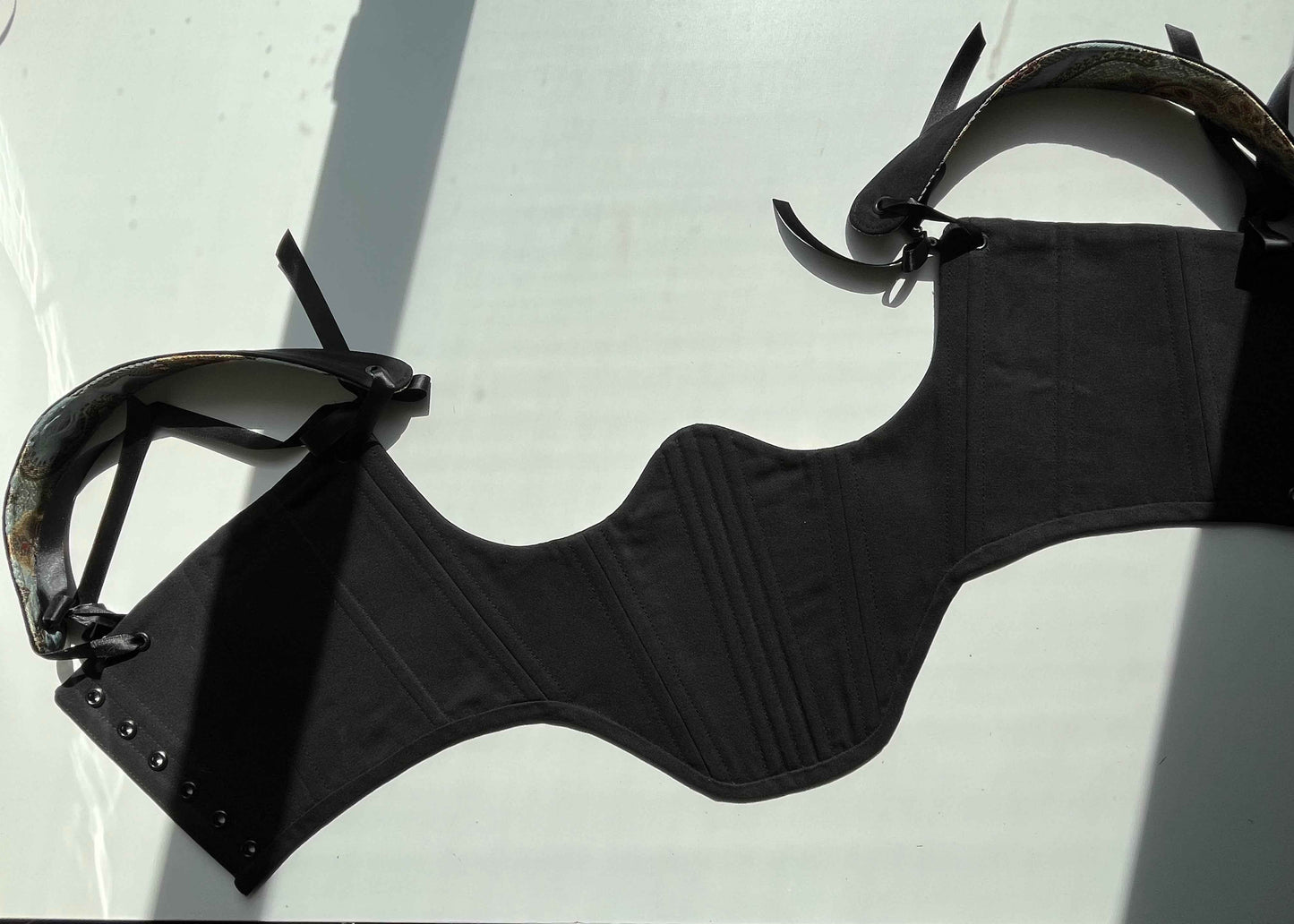 Underbust corsage with removable shoulder straps