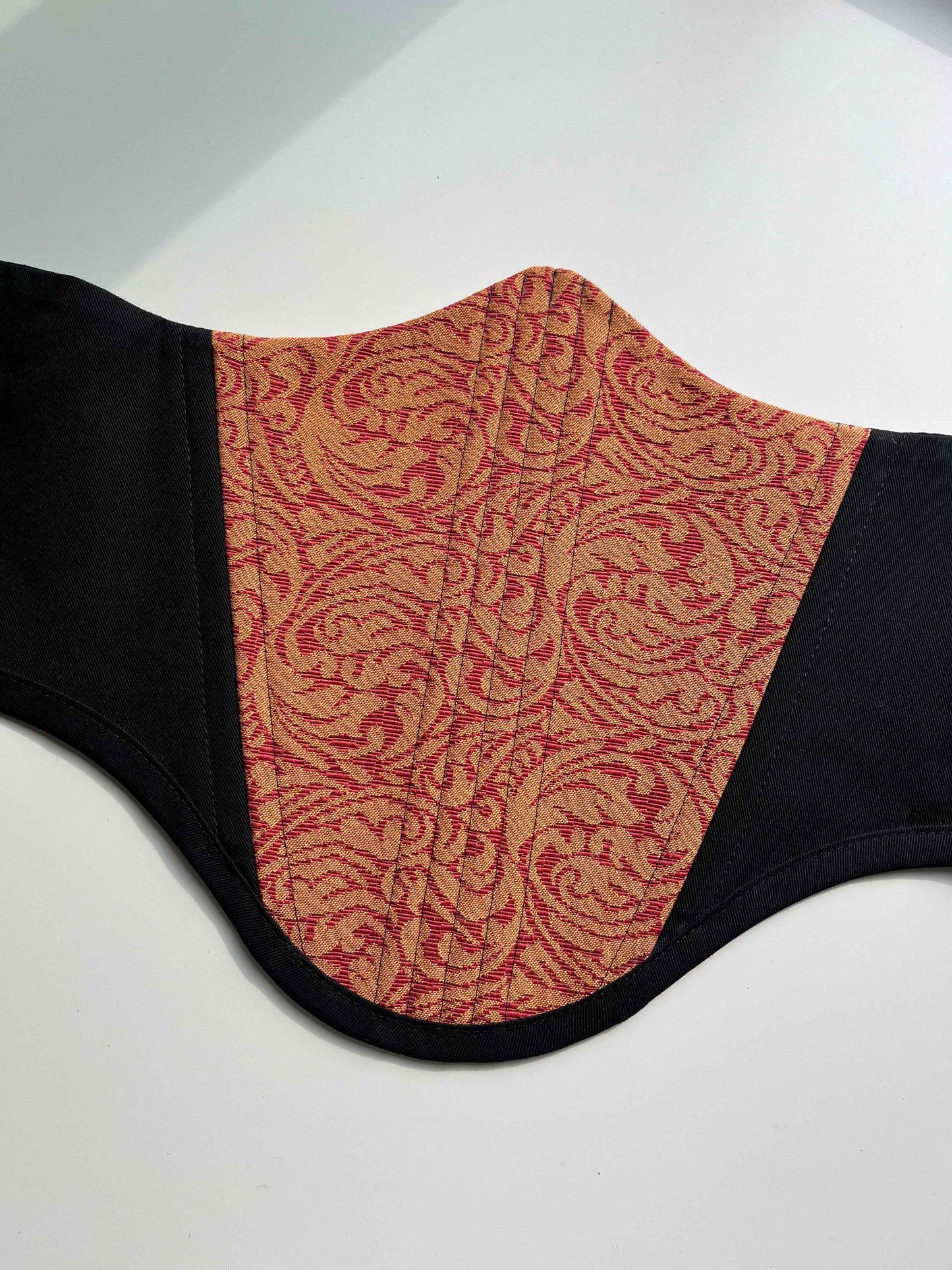 Reversible Corsage Belt in Black Twill & Damask