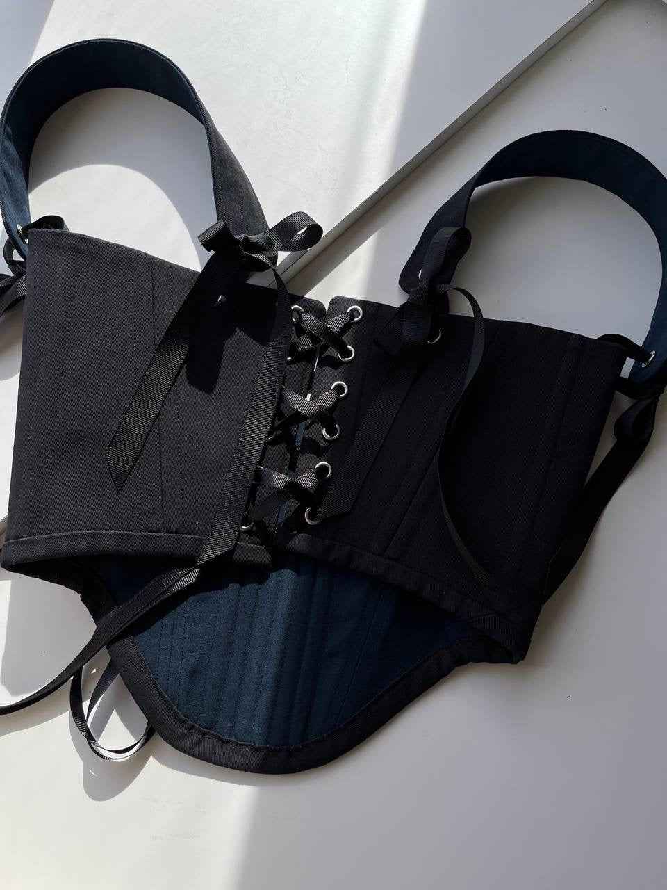 Black Underbust Corset for Stunning Silhouette 🖤