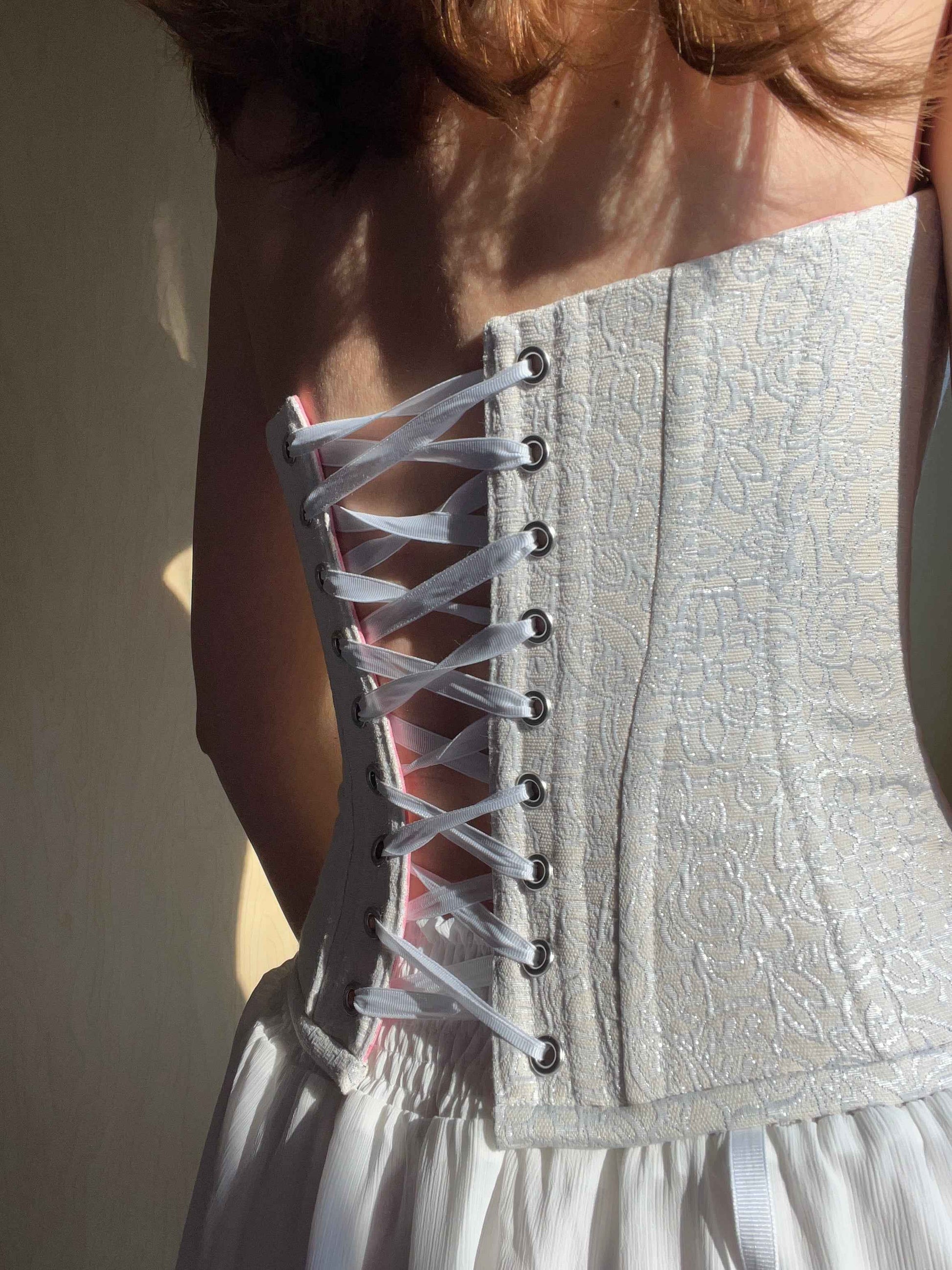 White strapless  brocade corset 🦢
