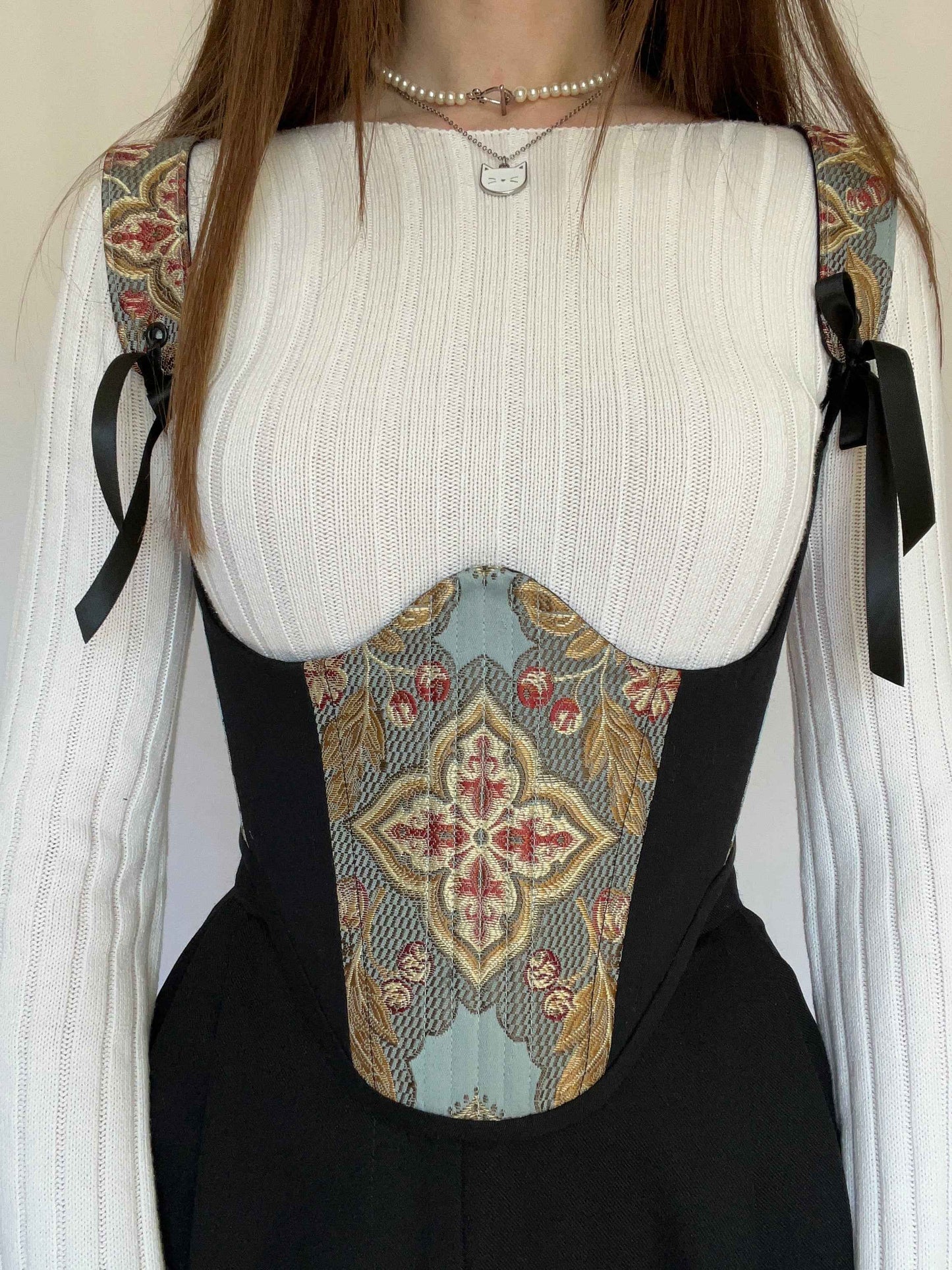 Underbust corsage with removable shoulder straps