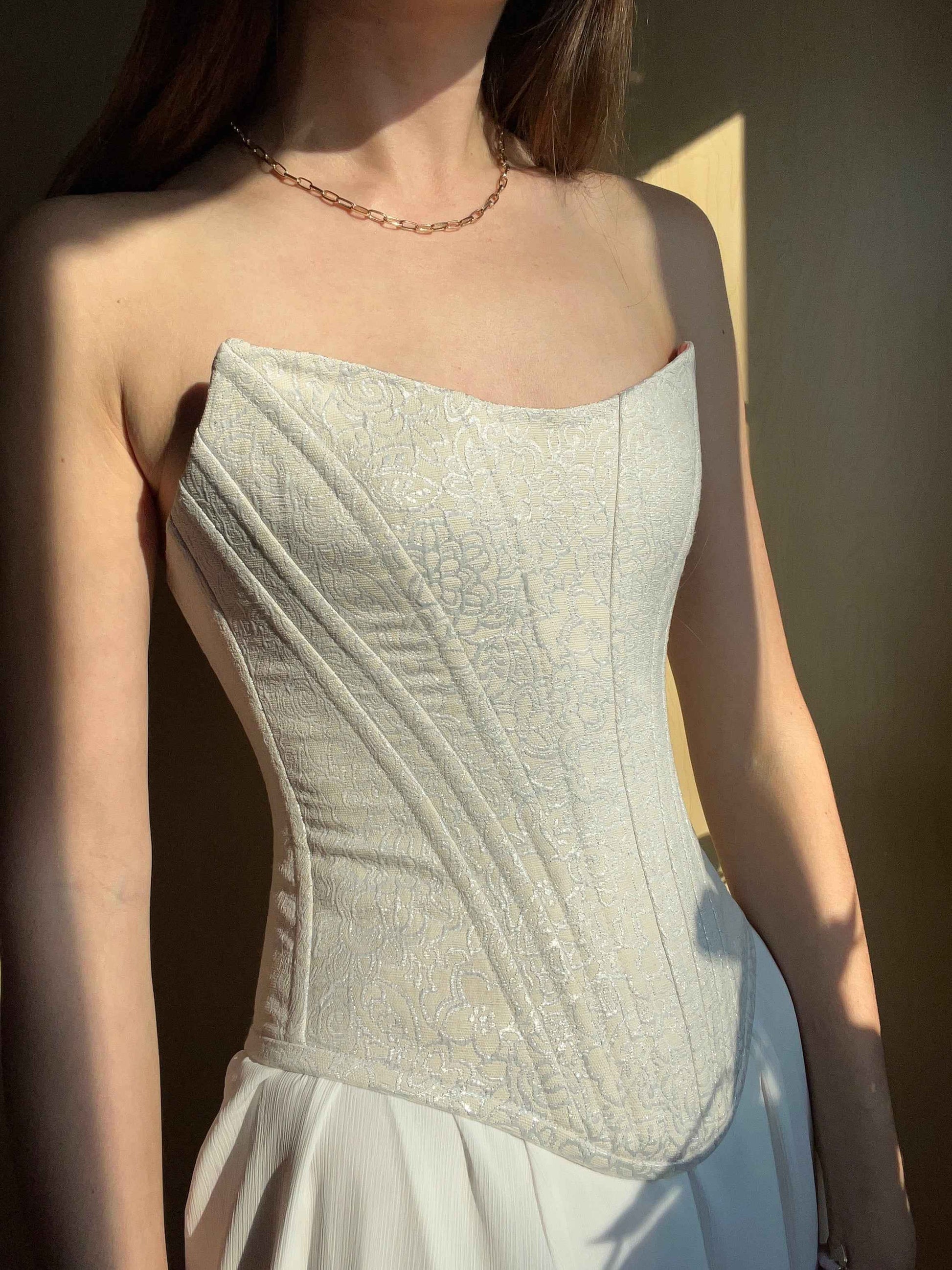 White strapless  brocade corset 🦢
